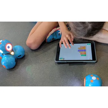 Dash - Set of 6 Robots & 10-Port USB Charger - Modern Teaching Aids NZ